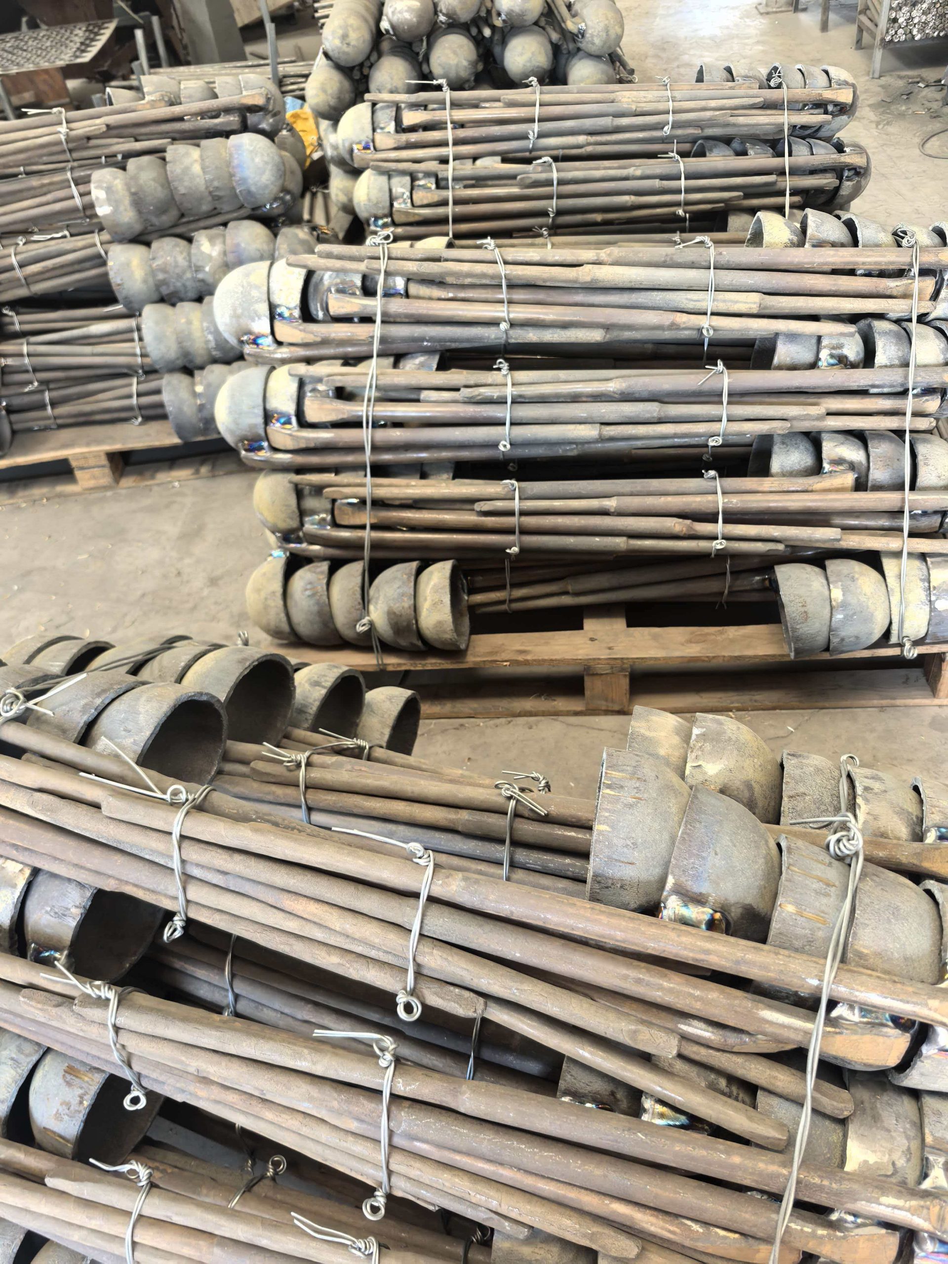 Titanium ladle for Pr-Nd smelting