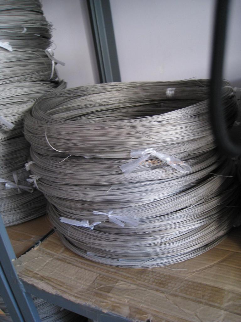 Premium Gr2 / Gr5 Titanium Welding Wire on Spool | High Purity Thin Ti Wire for Industrial B2B