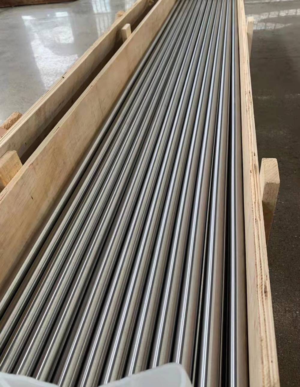 Pure Titanium Bar Gr2 / Gr5 High Strength Titanium Rod for Industrial Use