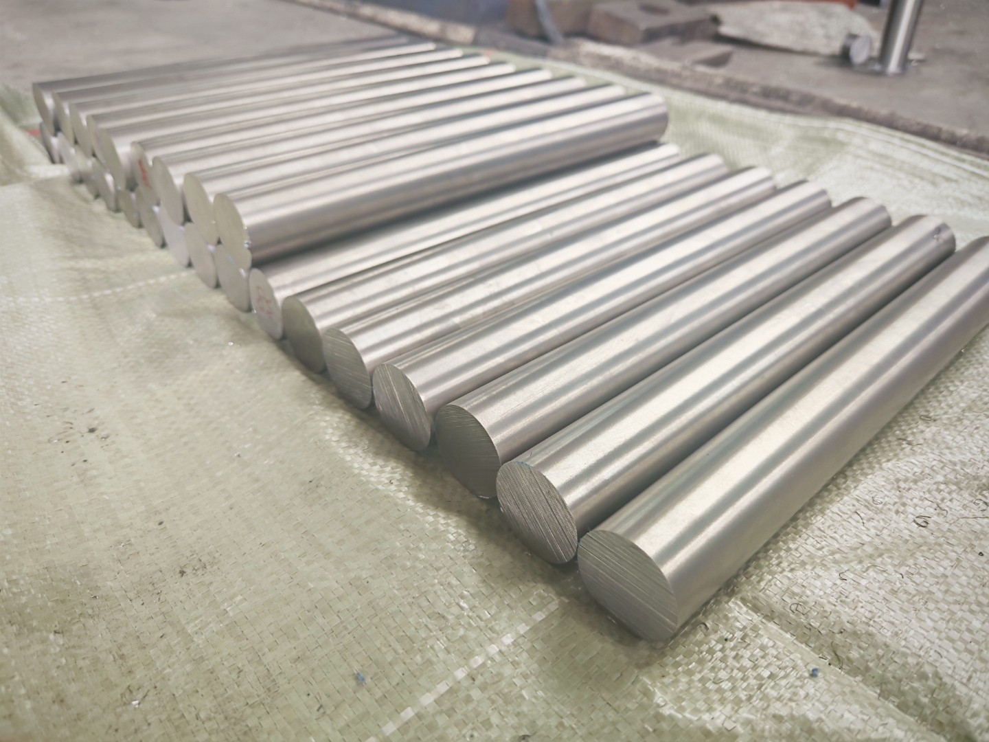 High-Purity Grade 2 & Grade 5 Titanium Round Bars for Industrial & Aerospace