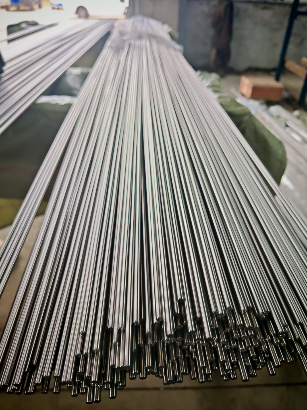 High-Purity Grade 2 & Grade 5 Titanium Round Bars for Industrial & Aerospace