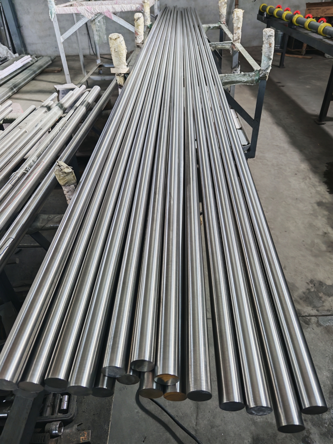 High-Purity Grade 2 & Grade 5 Titanium Round Bars for Industrial & Aerospace